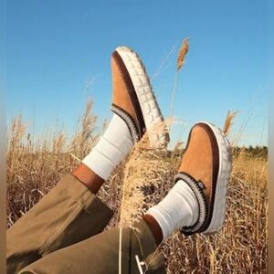 **NWOT** UGG Venture Daze Platform Slip-On Shoe